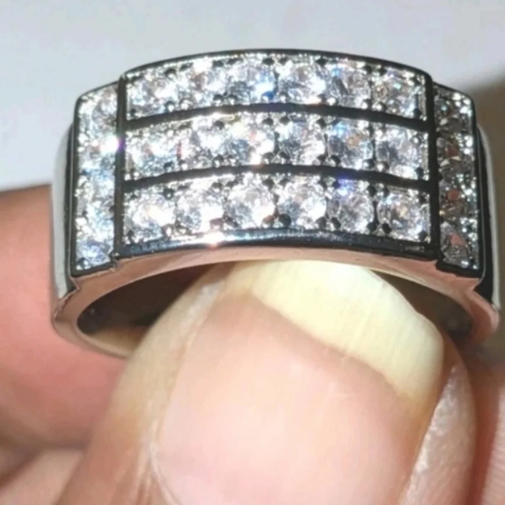 boutique stunning ring
